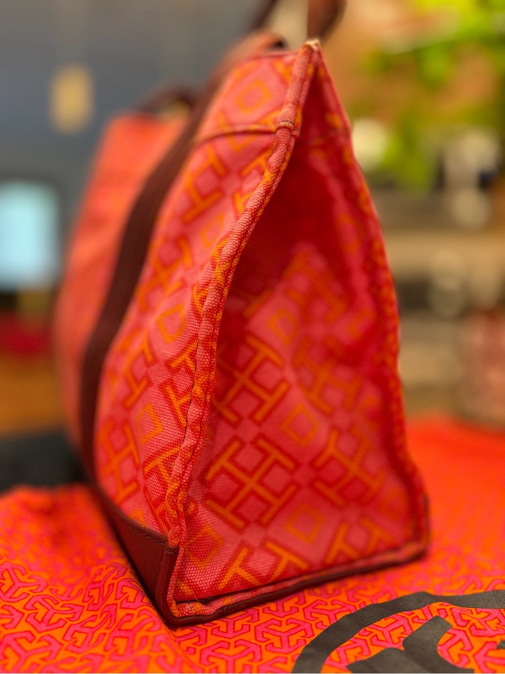 Tory Burch Limited Edition Honeysuckle Printed Canvas Classic Tote - Picture 4 of 13